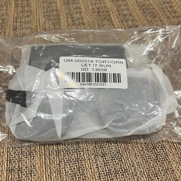 NWT Quay “LET IT RUN POLARIZED” tort/grn Sunglasses - Picture 8 of 9